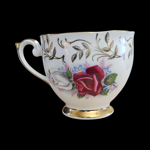 Queen Anne Bone China Teacup Red White Roses Gold Trim England - Picture 4 of 7